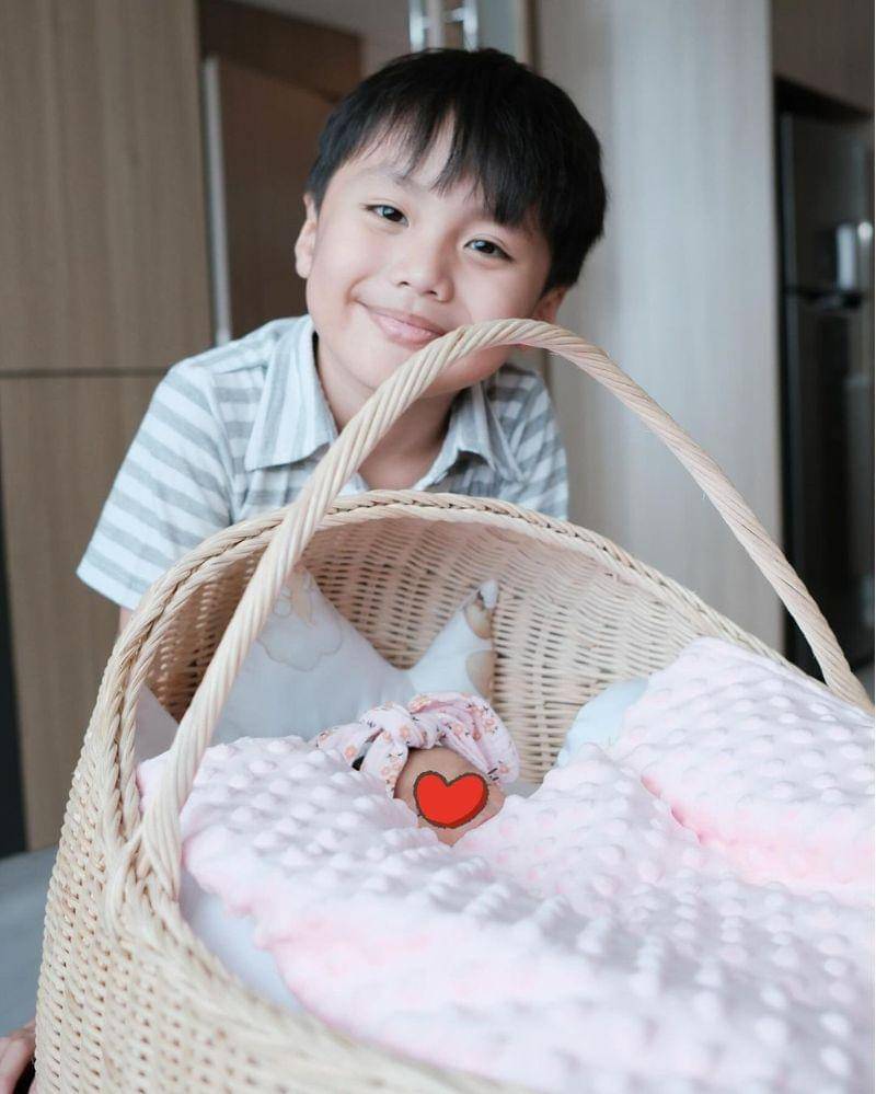 Instagram.com/larissachou